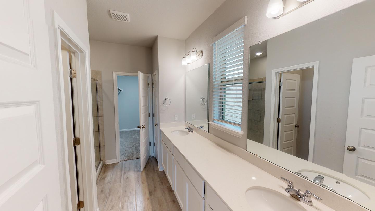 Building Photo - Pristine Leander home with access to community pool & park