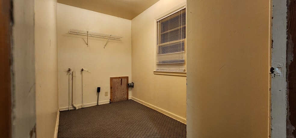 Laundry Room - 511 S Bell Ave