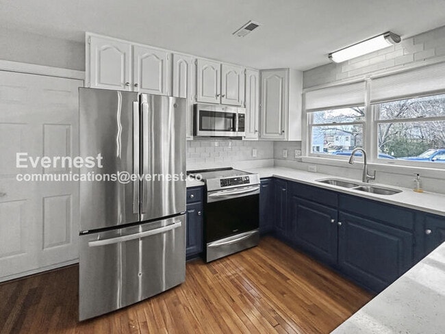 Building Photo - 10401 Bristol Ct