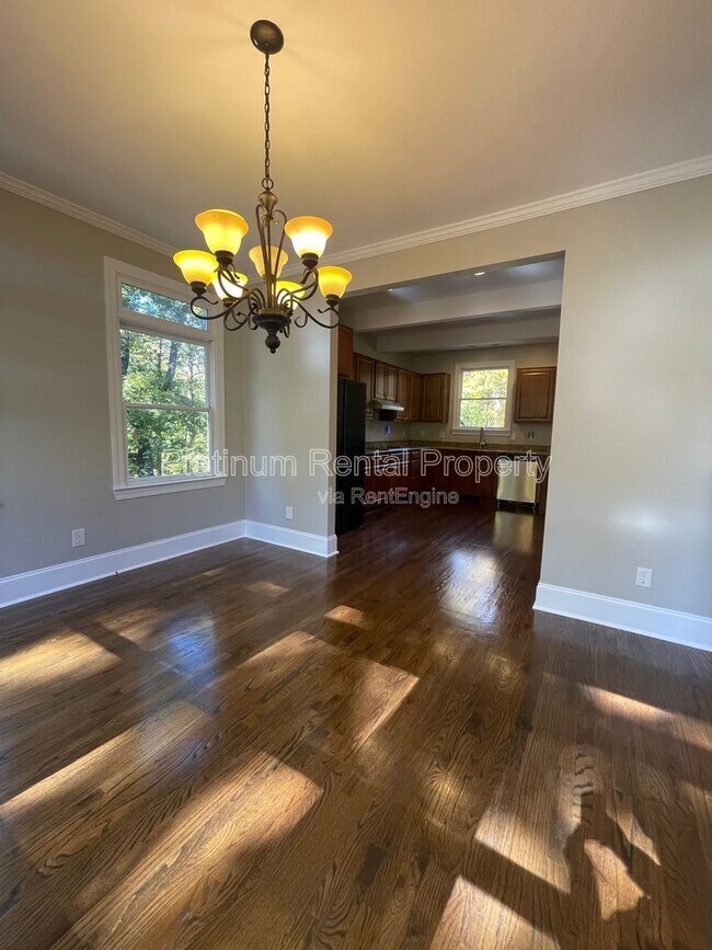 Building Photo - 1305 Smithdale Heights Dr