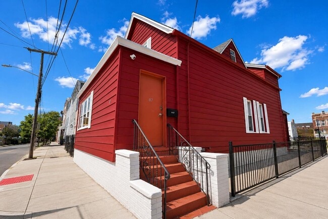 Building Photo - 117 Sherman Ave