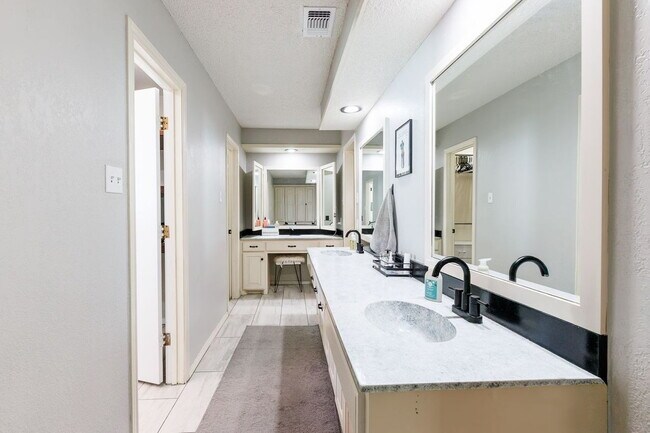 Building Photo - Discover Your Oasis: Spacious 3-Bed Lubboc...