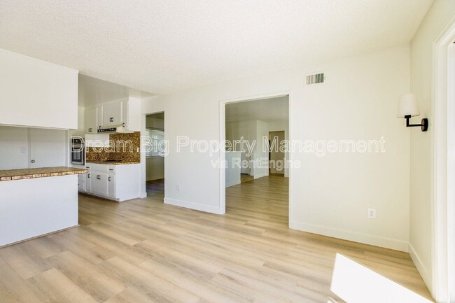 Building Photo - 5155 Harriett Cir