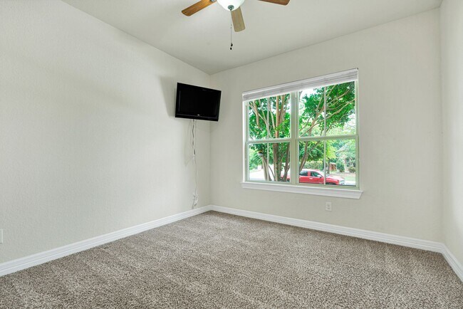 Building Photo - Spacious 5-Bedroom Beauty in Triana Neighborhood –  with Community Perks!