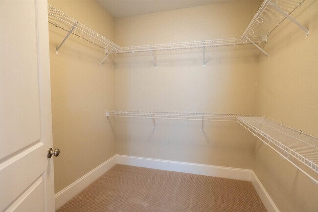 Building Photo - 165 Benoit Cir