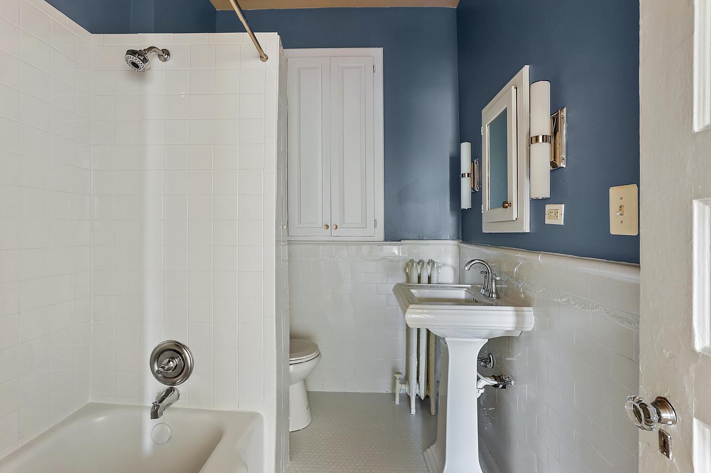 Building Photo - 1660 Irving St NW