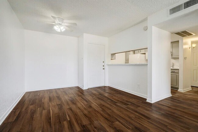 Building Photo - 2830 S Bartell Dr