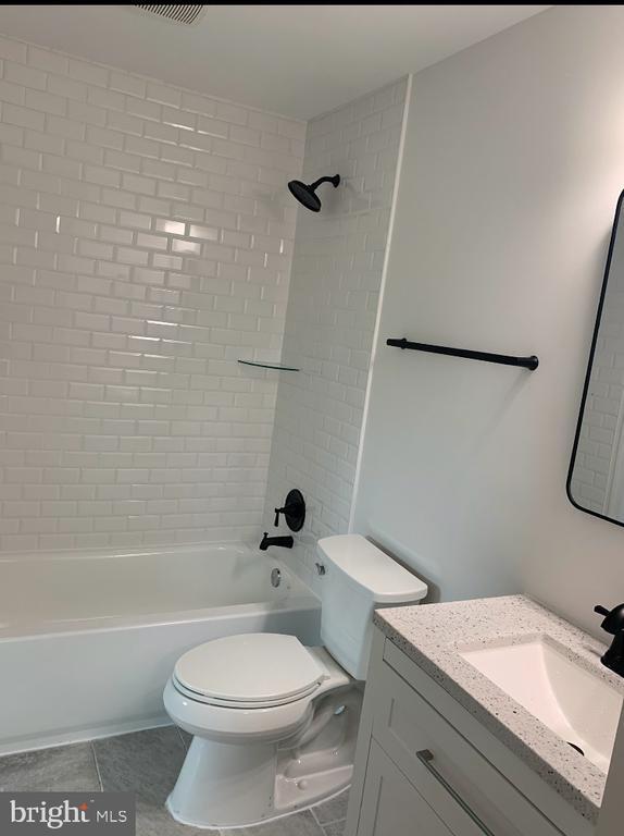 Building Photo - 2005 Wintergreen Pl