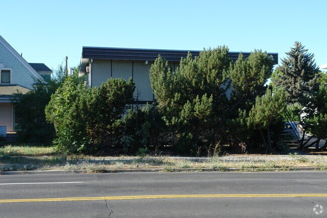 Building Photo - 614 E Indiana Ave