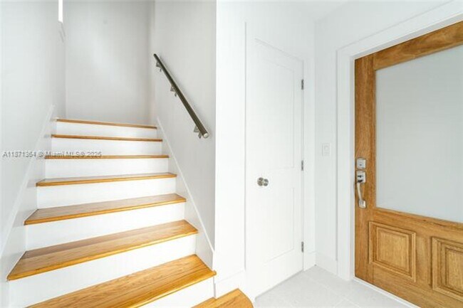 Building Photo - 3160 S Le Jeune Rd