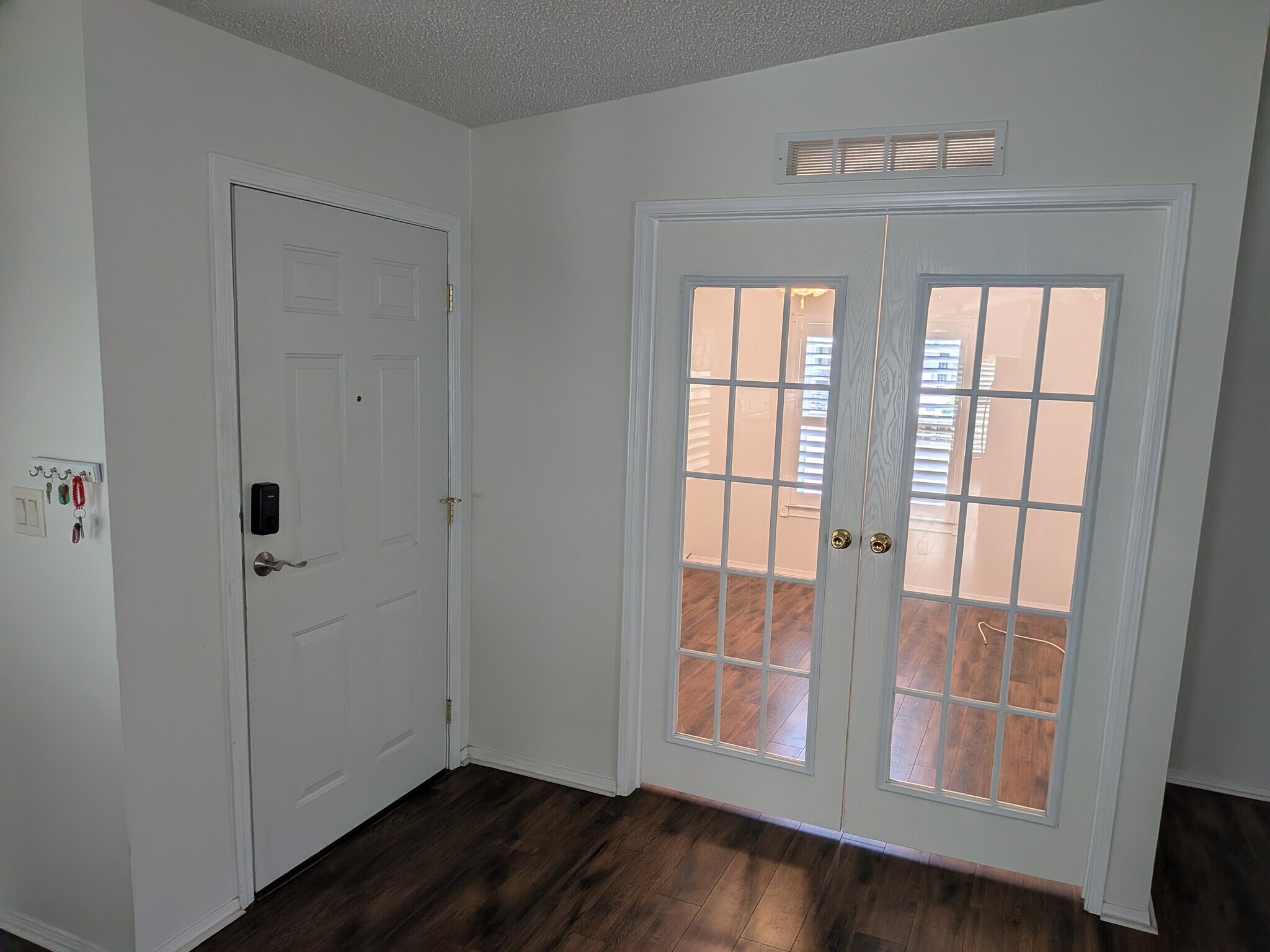 Building Photo - 215 Tiger Lilly Dr