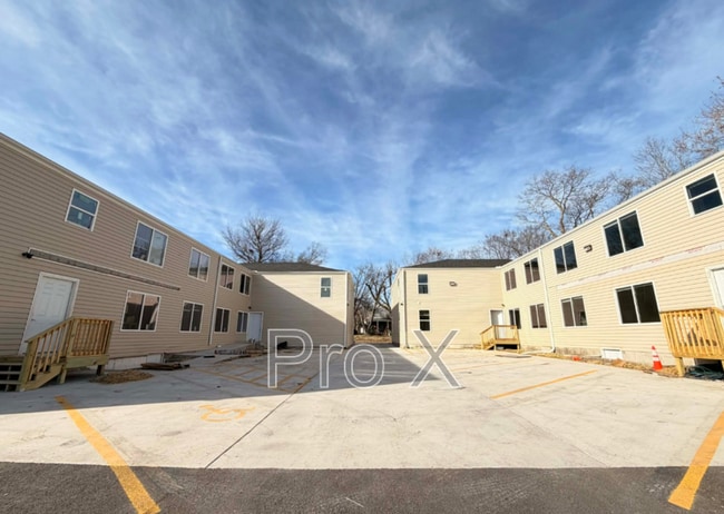 Building Photo - 117-121 S Byers Apartments