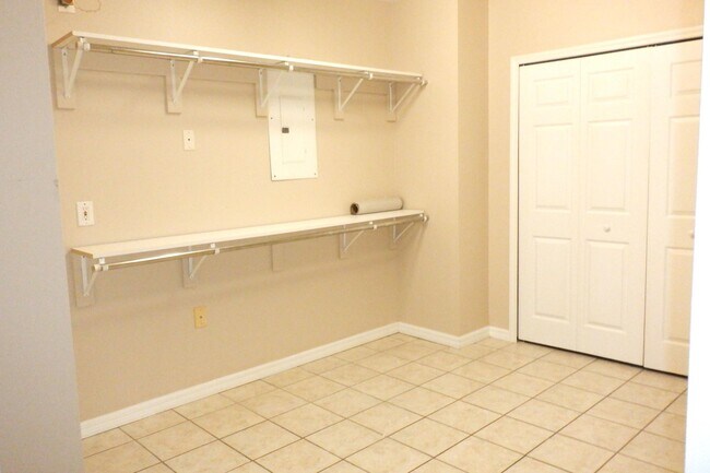 Building Photo - 1351 Danbury St SW