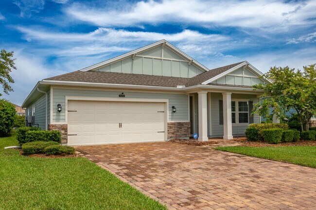 Building Photo - Stunning Home in Desirable Neighborhood