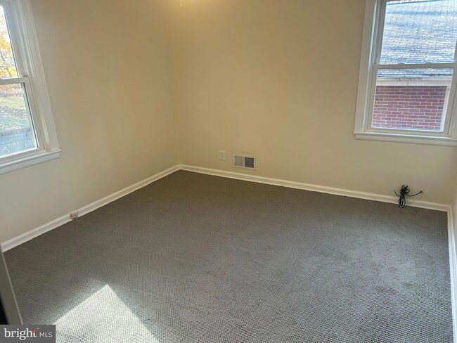 Building Photo - 3013 Nash Pl SE