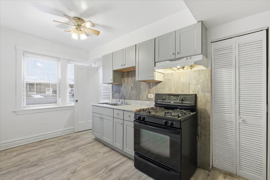 Building Photo - 5301 W Jackson Blvd