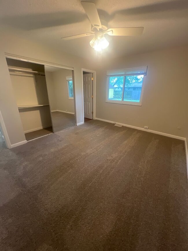 Building Photo - Move in Ready!