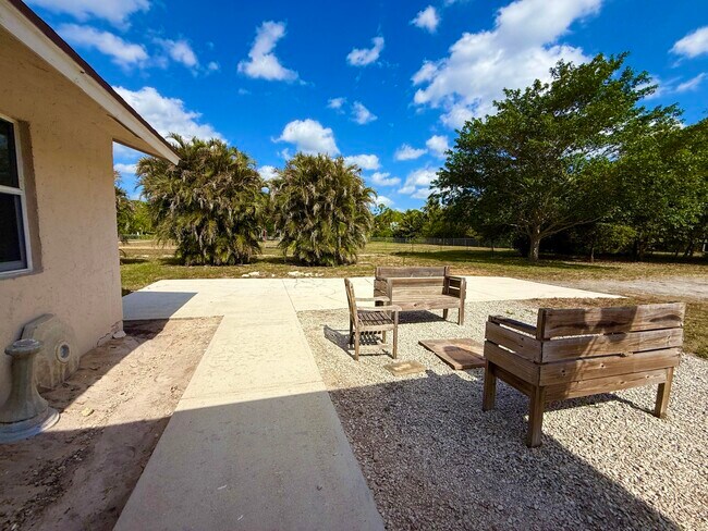 Building Photo - 16394 Pimlico Dr E