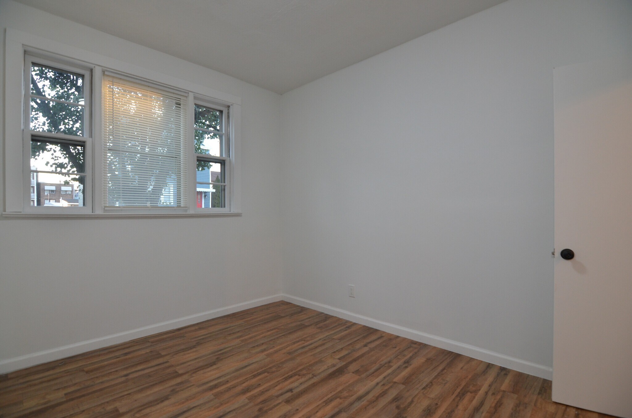 Building Photo - 12 Lake St