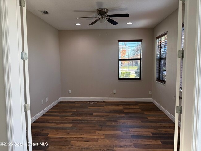 Building Photo - 7782 Paragrass Ave