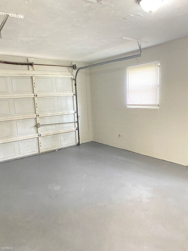 Building Photo - 3 br, 2 bath Duplex - 16A Brelyn Pl