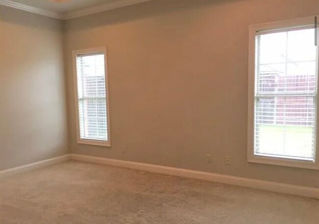 Building Photo - 4-bedroom, 3.5-bathroom home AVAILABLE NOW!