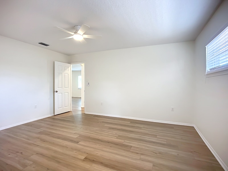 Building Photo - 2809 Taunton Dr W