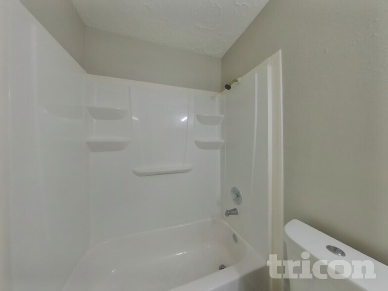 Building Photo - 10919 Almond Grove