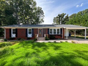 Building Photo - Gorgeous 3 bedroom, 2 bathroom brick home ...