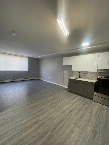 Building Photo - 31 Gillett St