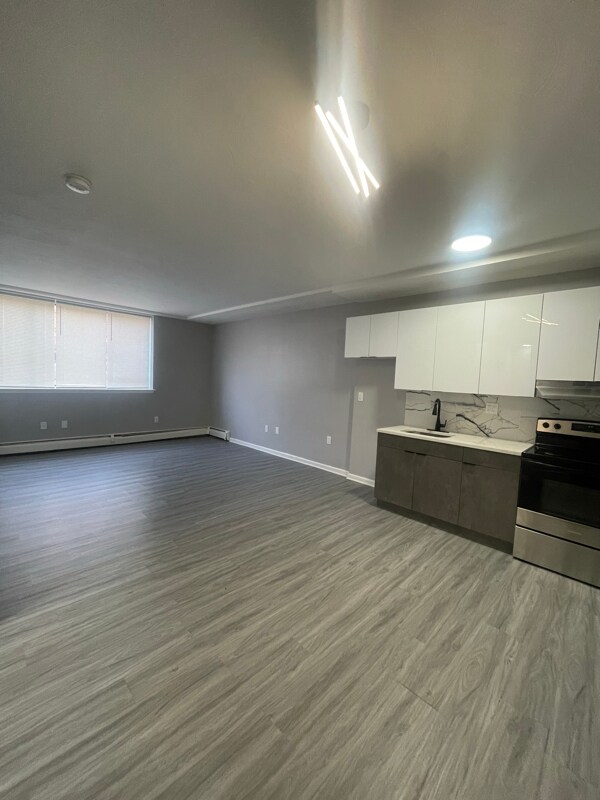 Building Photo - 31 Gillett St