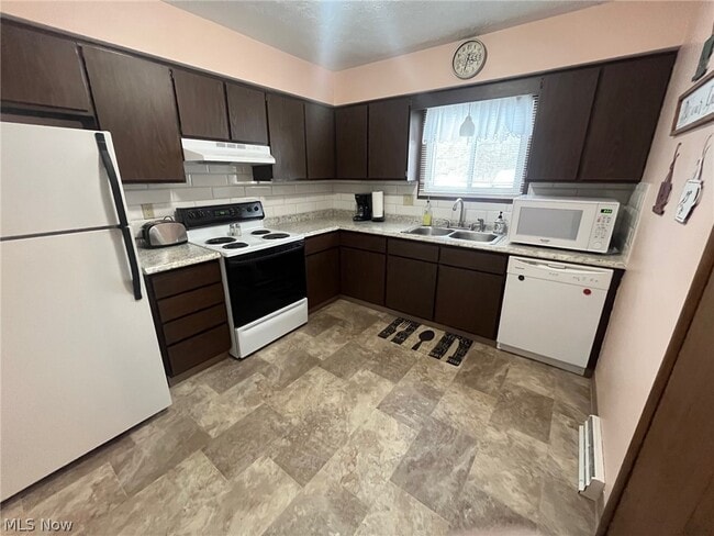 Building Photo - 7880 French Dr