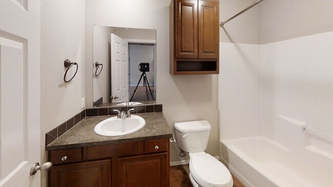 Building Photo - 1105 W 15th St