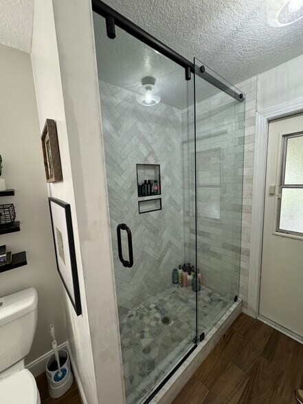 Guest shower - 519 Lake Charm Ct