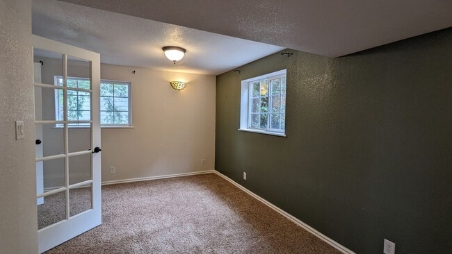 Building Photo - BEAUTIFUL 5 BED/3 BATH RANCHER WITH FINISH...