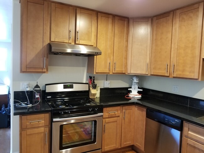 Building Photo - 2913 Carmel St