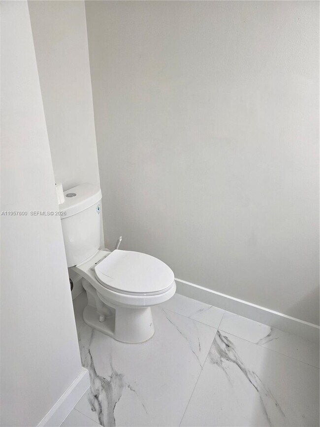 Building Photo - 6904 SW 114th Pl