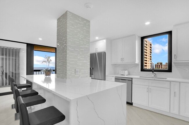 Building Photo - 5380 N Ocean Dr
