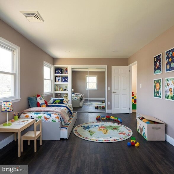 Building Photo - 53 N Post Rd