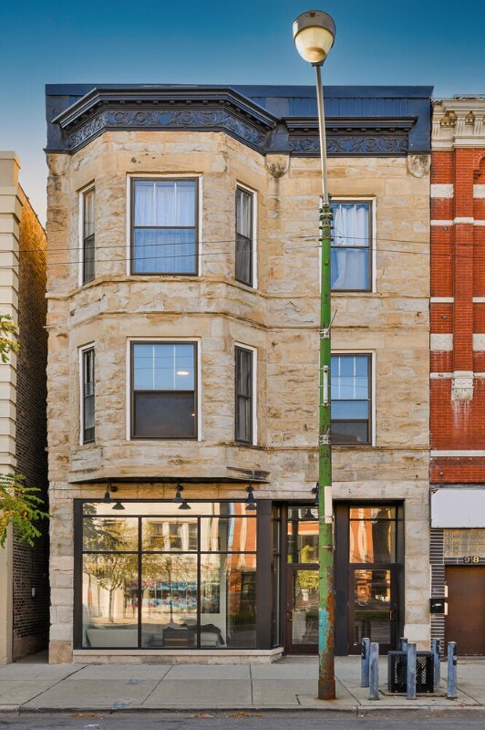 Primary Photo - 916 N Ashland Ave