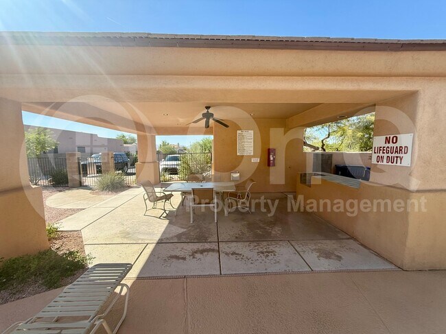 Building Photo - 137 E Calle Zavala