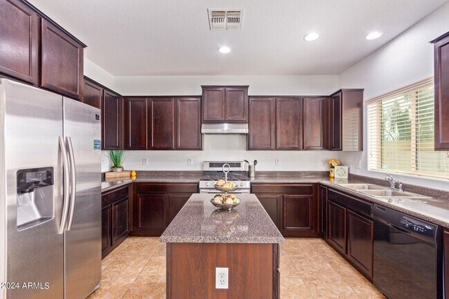 Building Photo - 2 STORY HOME IN BUCKEYE!