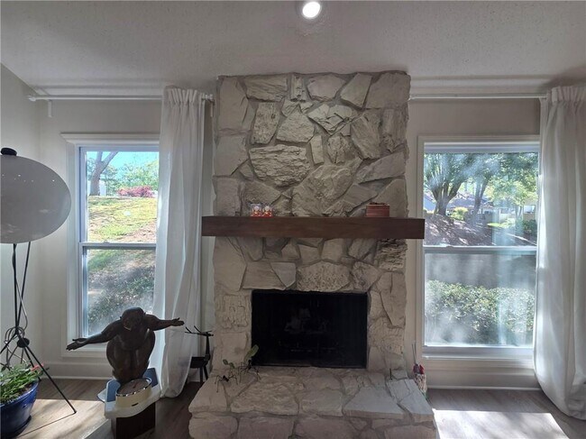 Building Photo - 603 Serramonte Dr