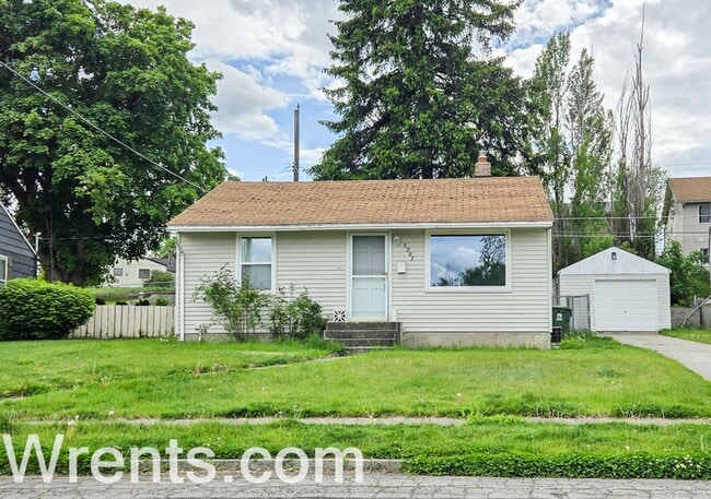 Primary Photo - charming 2-bedroom, 1-bathroom ranch-style...