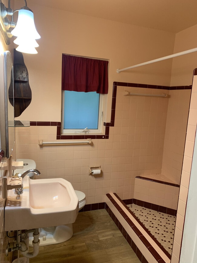 Building Photo - 1500 NW 5th Ave