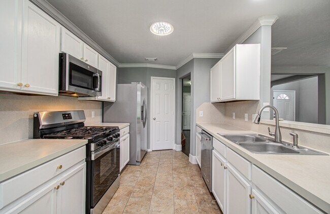 Building Photo - 13963 Maximos Dr