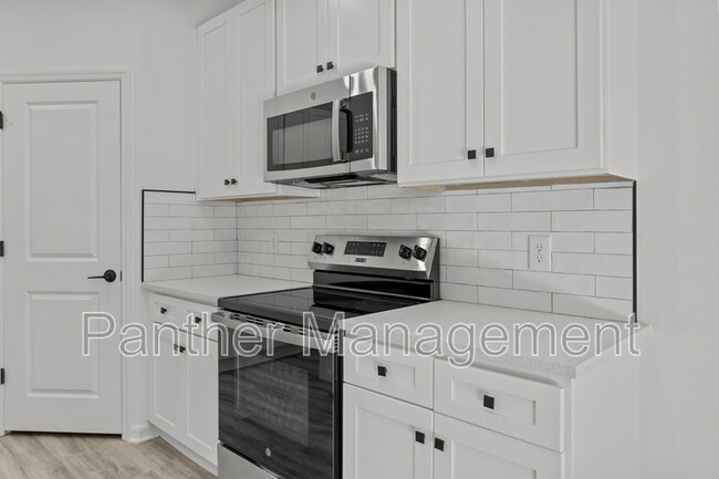 Building Photo - 4617-4619 30th St SW - 4619