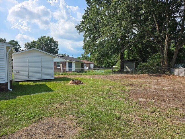 Building Photo - 300 Mary Scott Dr