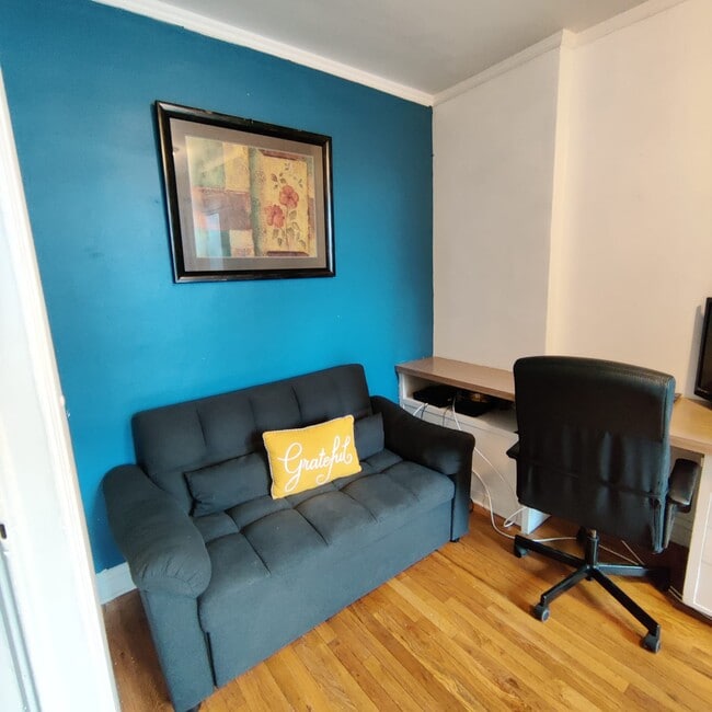 Building Photo - 6901 S Oglesby Ave