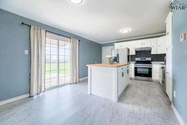 Building Photo - 4024 Hooper Dr